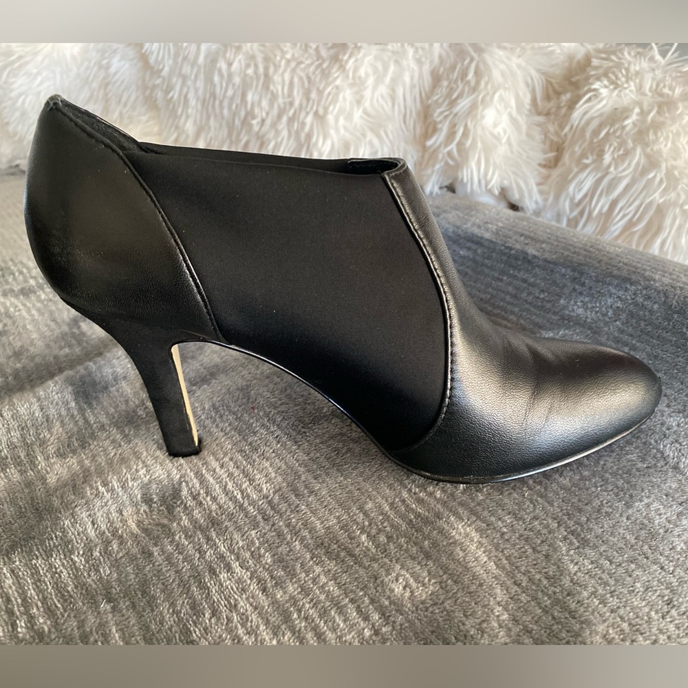 Anne AK Klein 6 1/2 M Black ankle boot